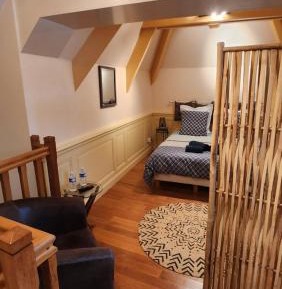 Deluxe Room (2 Adults + 1 Child)