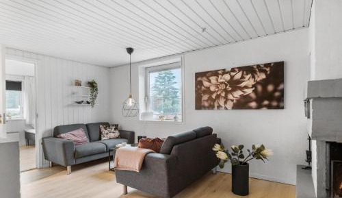 Seven-Bedroom Holiday Home