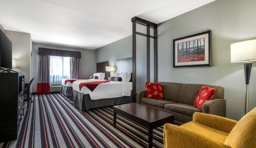 Queen Suite with Two Queen Beds and Bath Tub - Mobility Access