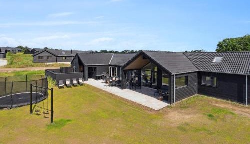 Eight-Bedroom Holiday Home