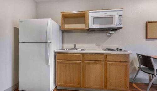 2 Full Beds | Non-Smoking, Kitchen