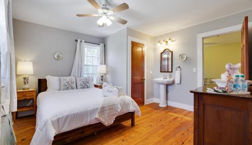 Triple Room with Private Bathroom