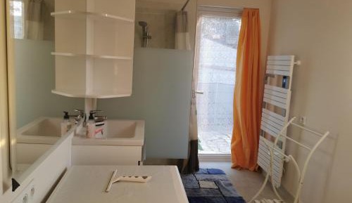 Deluxe Double Room (2 Adults + 1 Child)