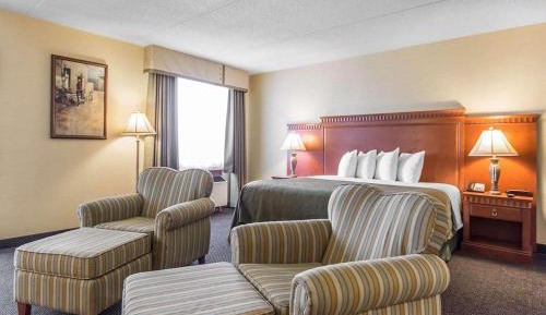 Junior King Suite with Whirlpool - Non-Smoking