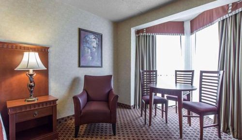 Queen Suite with Two Queen Beds - Non-Smoking