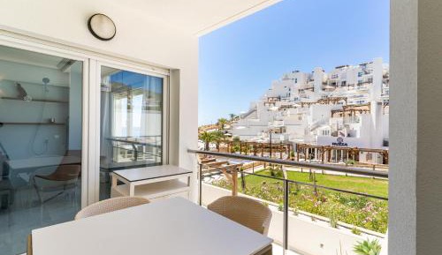Deluxe One-Bedroom Apartment Balcony or Terrace