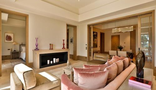 Suite with Hot Tub