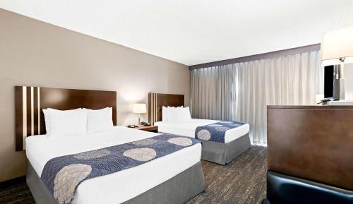 Queen Room with Two Queen Beds with Harbor View