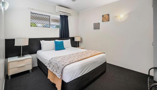 One-Bedroom Apartment with Bay View