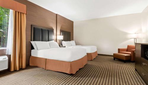 Queen Room with Two Queen Beds with Roll-In Shower - Mobility Accessible/Non-Smoking
