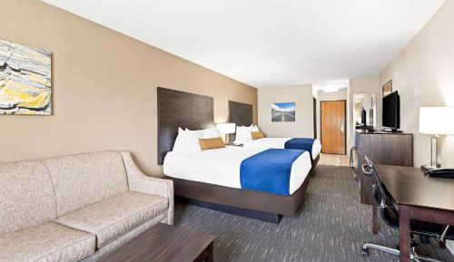 Family Queen Suite with Two Queen Beds and Sofa Bed - Non-Smoking