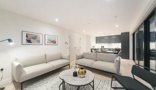 Two-Bedroom Deluxe Apartment with Balcony