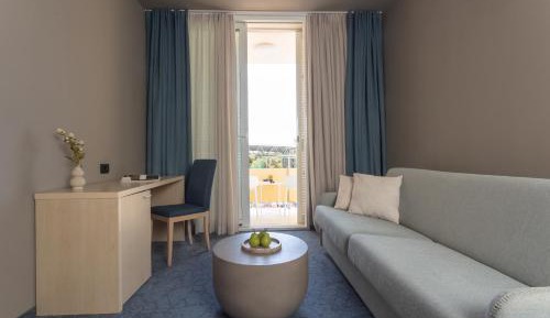 Comfort Family Room with Balcony