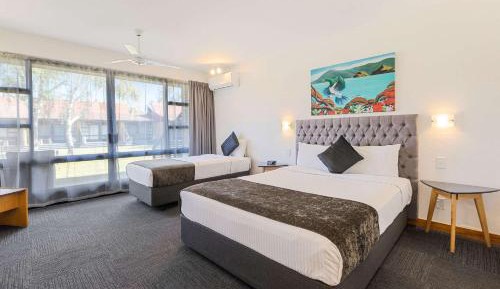 Superior Room with One Queen Bed and One Single Bed - Non Smoking