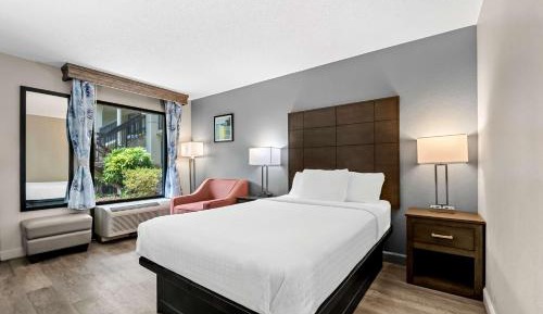 Double Room with Mobility Accessible Tub
