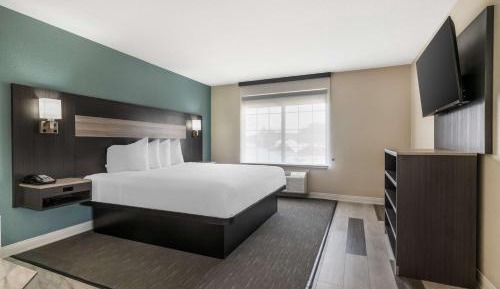 King Suite with Sofa Bed and Whirlpool - Nonsmoking