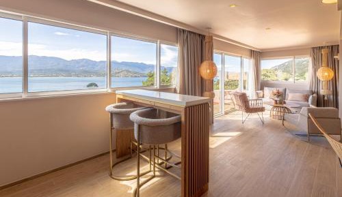 Deluxe Imperial Suite with Private Pool and Sea View