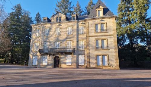 One-Bedroom Deluxe Apartment