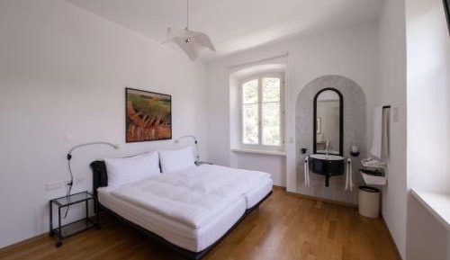 Double or Twin Room with Shared Bathroom