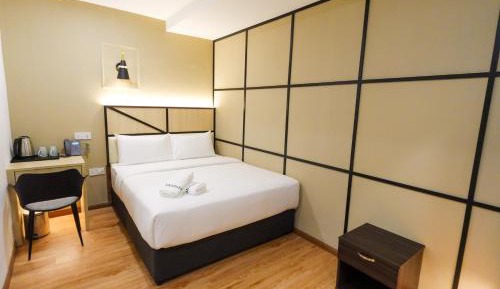 Standard Queen Room without Window