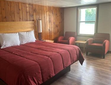 King Suite - Non-Smoking