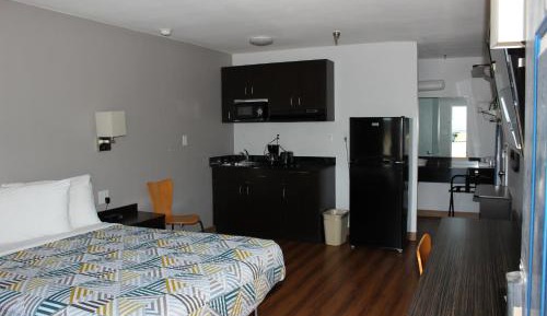 Queen Room with Two Queen Beds - Disability Access - Roll In Shower