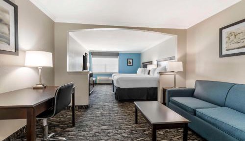 Deluxe Queen Room with Two Queen Beds - Non-Smoking