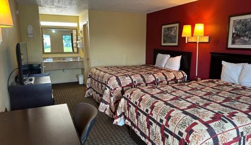 Queen Room with Two Queen Beds - Smoking