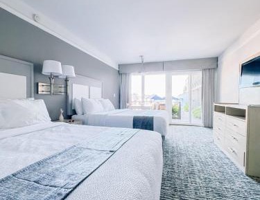 Deluxe Queen Room with Two Queen Beds - Oceanfront Pool Courtyard