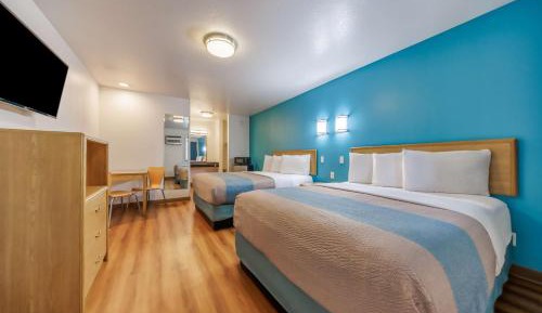 Deluxe Queen Room with Two Queen Beds - Non-Smoking