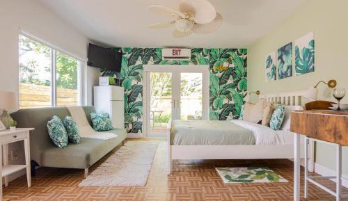 Apartment with Garden View