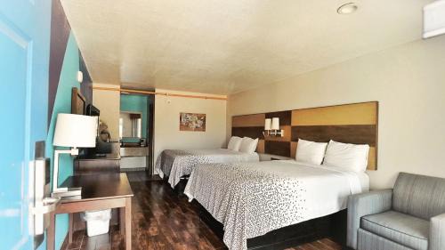 Standard Queen Room