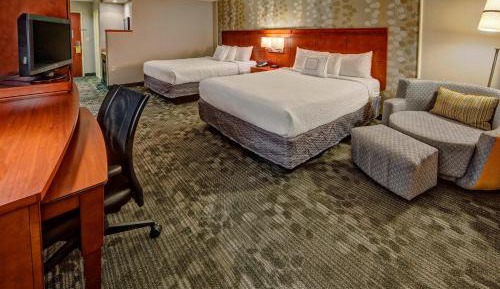 Queen Room with Two Queen Beds - Hearing Accessible