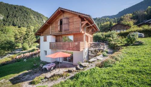 Two-Bedroom Deluxe Apartment with Garden View