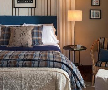 Queen Room in Cottage