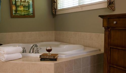 Queen Room with Spa Bath