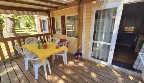 3-Bedroom Mobile Home with a Terrace