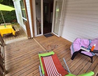 2-Bedroom Mobile Home with a Terrace