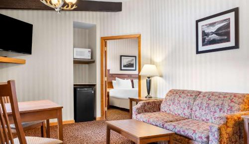 King Suite with Sofa Bed and Spa Bath - Second Floor/Non-Smoking