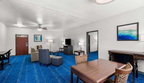 King Suite with Sofa Bed and Kitchen - Non-Smoking
