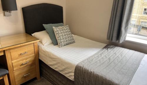 Twin Room with Private Bathroom