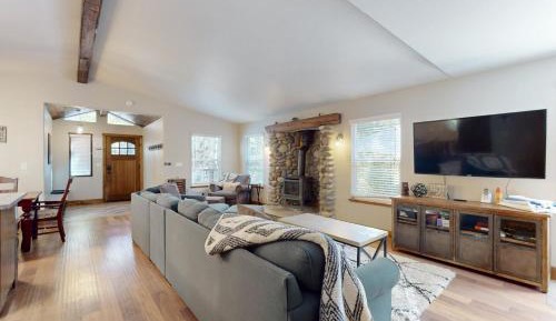 Three-Bedroom Vacation Home 
