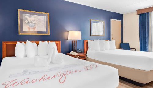 Queen Room with Two Queen Beds - Executive Floor/Non-Smoking
