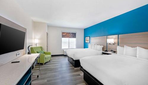Queen Room with Two Queen Beds - Non-Smoking