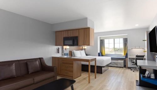 Efficiency Studio Suite with One Queen Bed - Non-Smoking