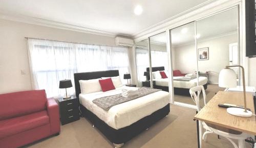 Superior Queen Room with Shared Bathroom