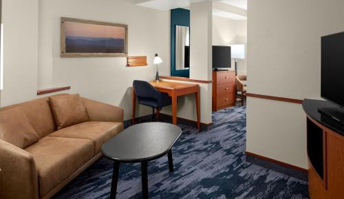 Studio with King Bed and Bathtub - Mobility Access/Communication Assistance