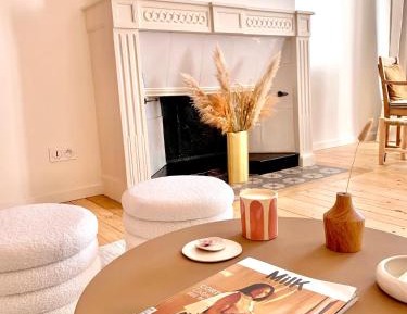 Deluxe One-Bedroom Apartment