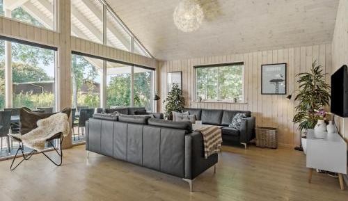 Eight-Bedroom Holiday Home