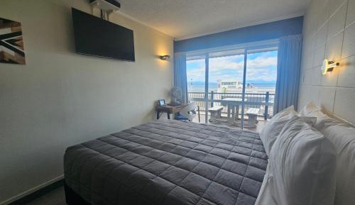 Studio on Ground Floor with Lake View